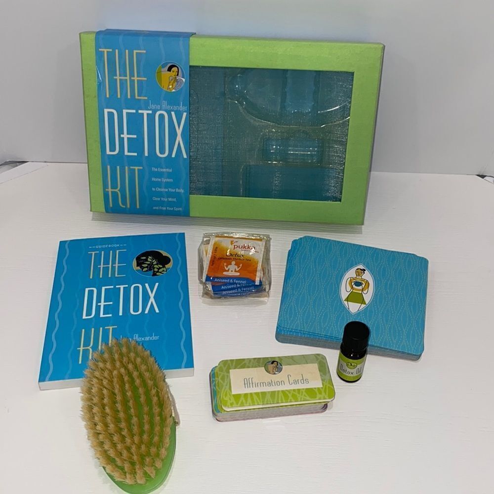 The Detox Kit Guide Book Body Brush Detox Tea Aromatherapy Oil Affirmation Cards